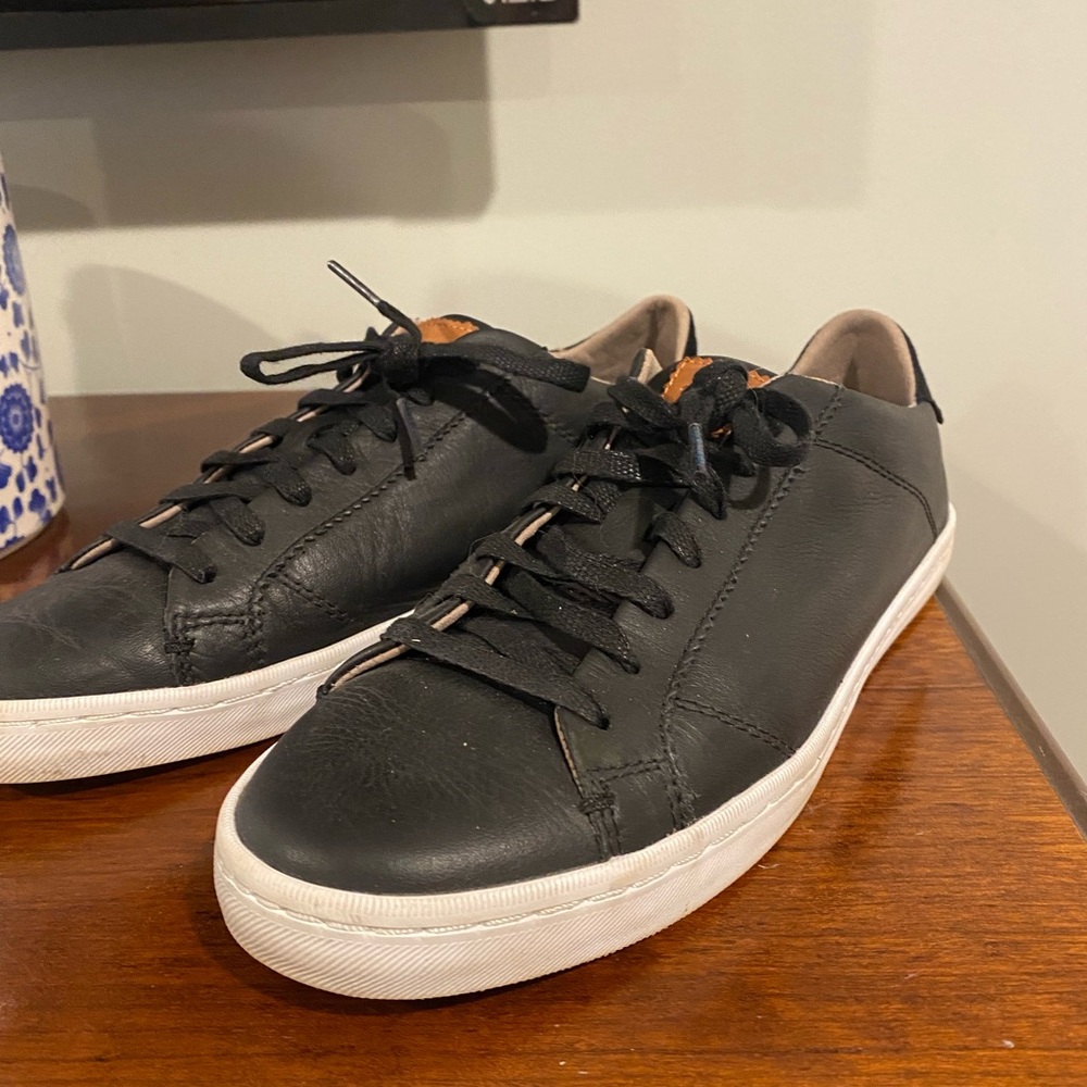 Cole Haan Black Leather lace up shoes